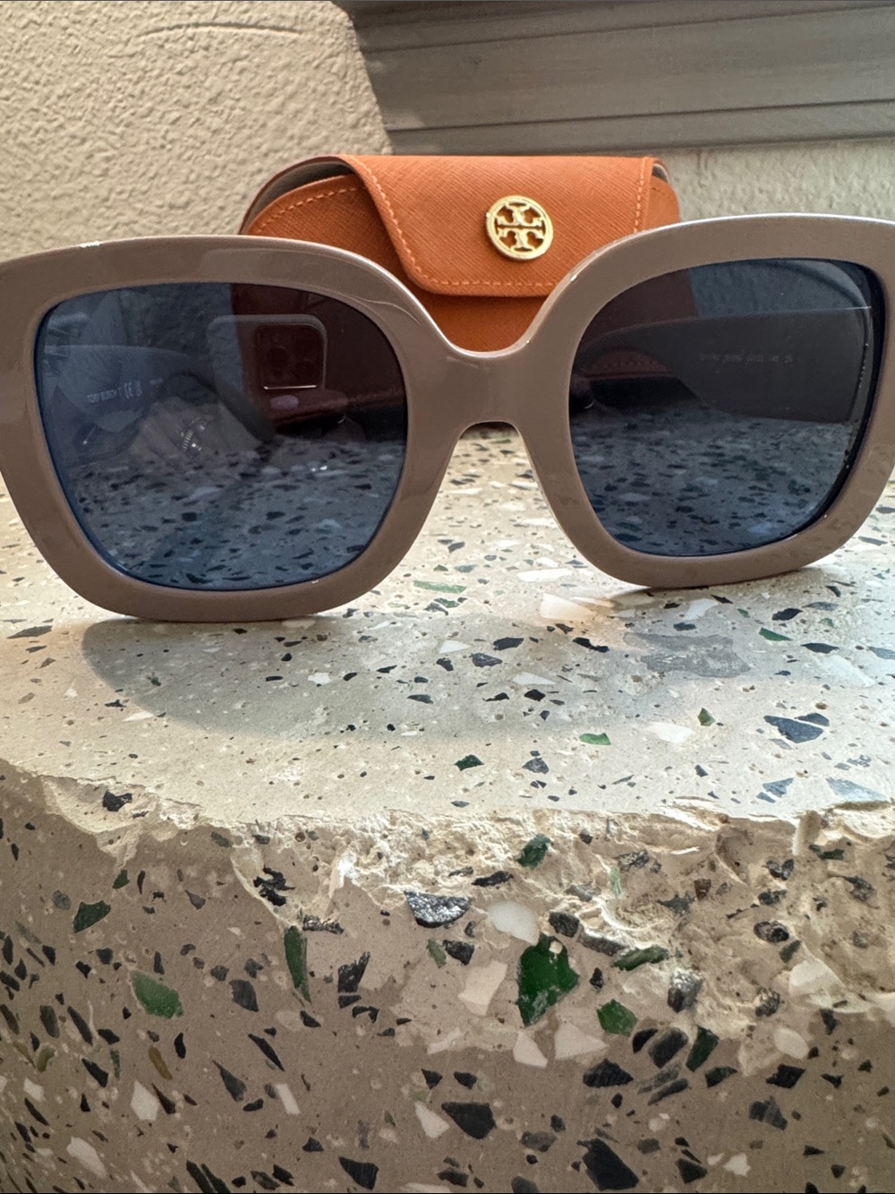 NWOT - Tory Burch Kira Sunglasses in Taupe - Picture 9 of 11